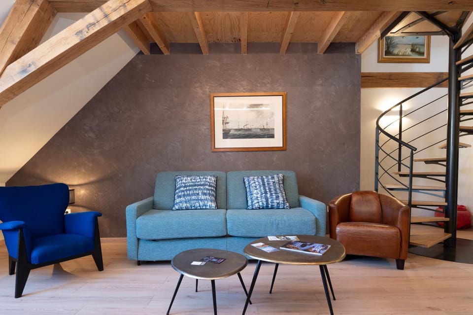 Property building, Living room