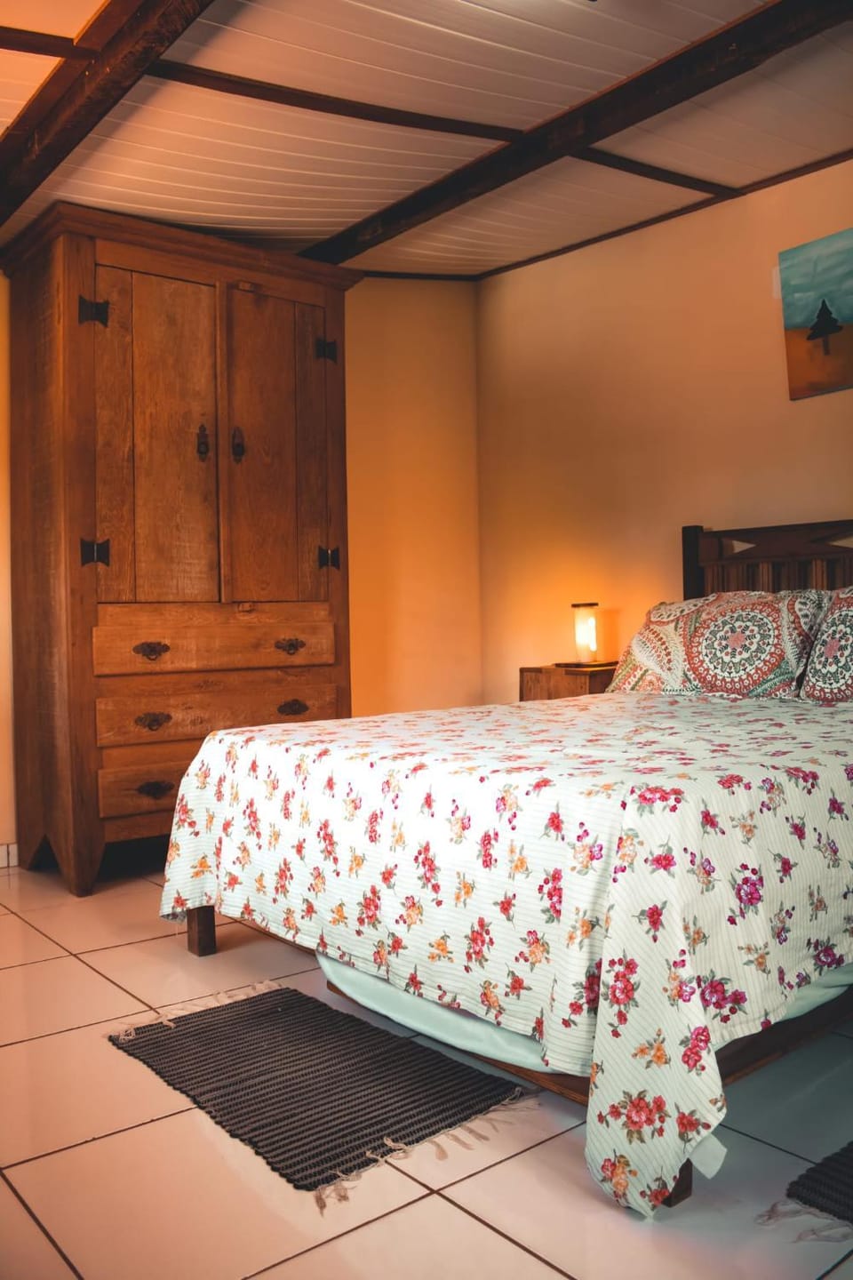 Photo of the whole room, Bedroom, wardrobe