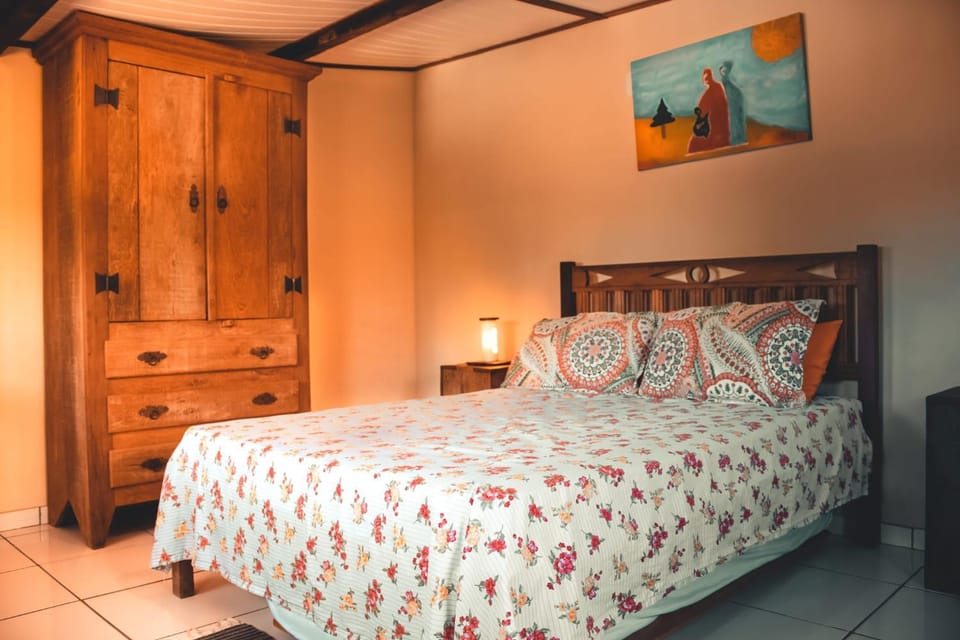 Photo of the whole room, Bedroom, wardrobe