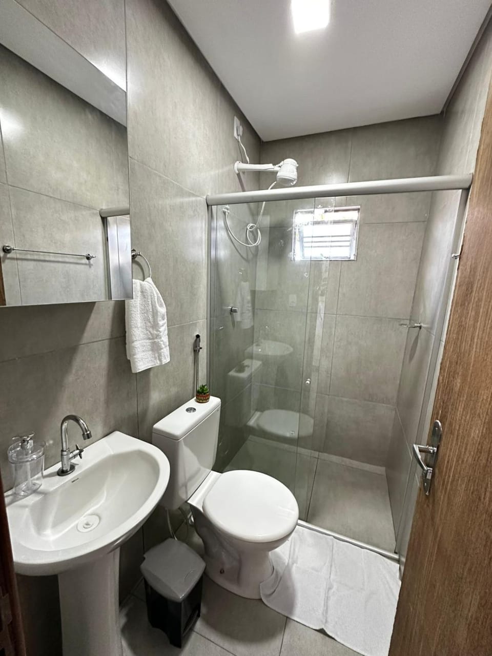 Shower, Bathroom, towels