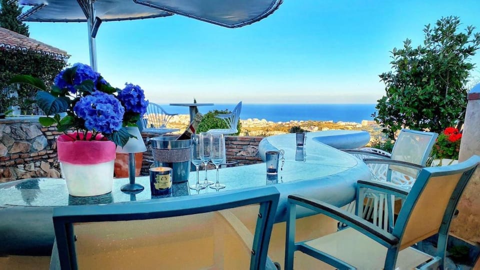 Natural landscape, Food and drinks, Sea view, Drinks