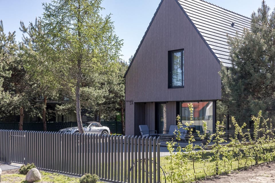 Property building, Day, Garden view, Quiet street view, Parking