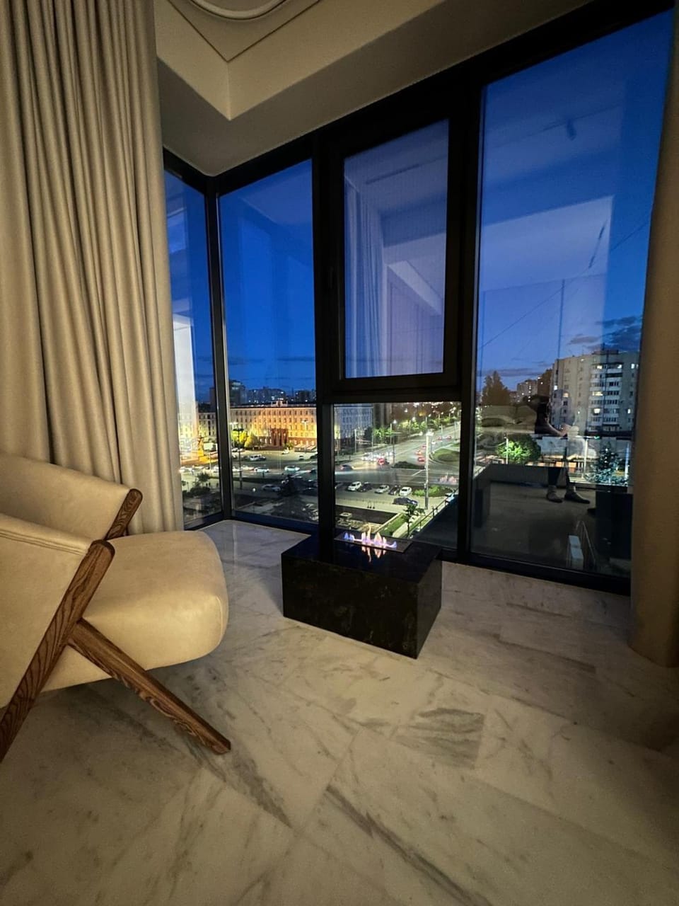 Bedroom, City view