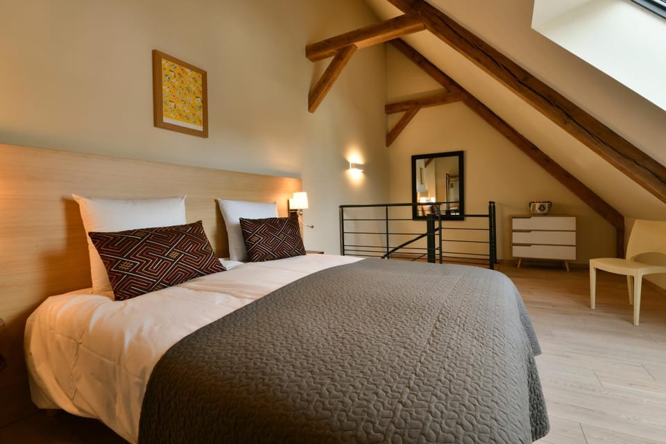 Property building, Living room, Bedroom