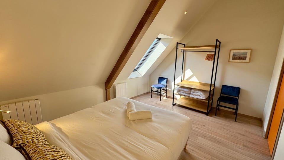 Property building, Living room, Bedroom