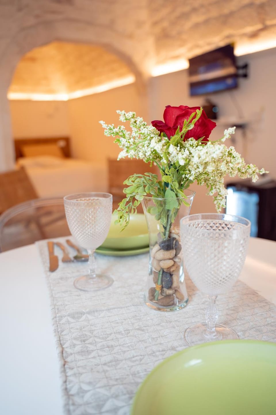 TV and multimedia, Living room, Food and drinks, Seating area, Dining area, Drinks