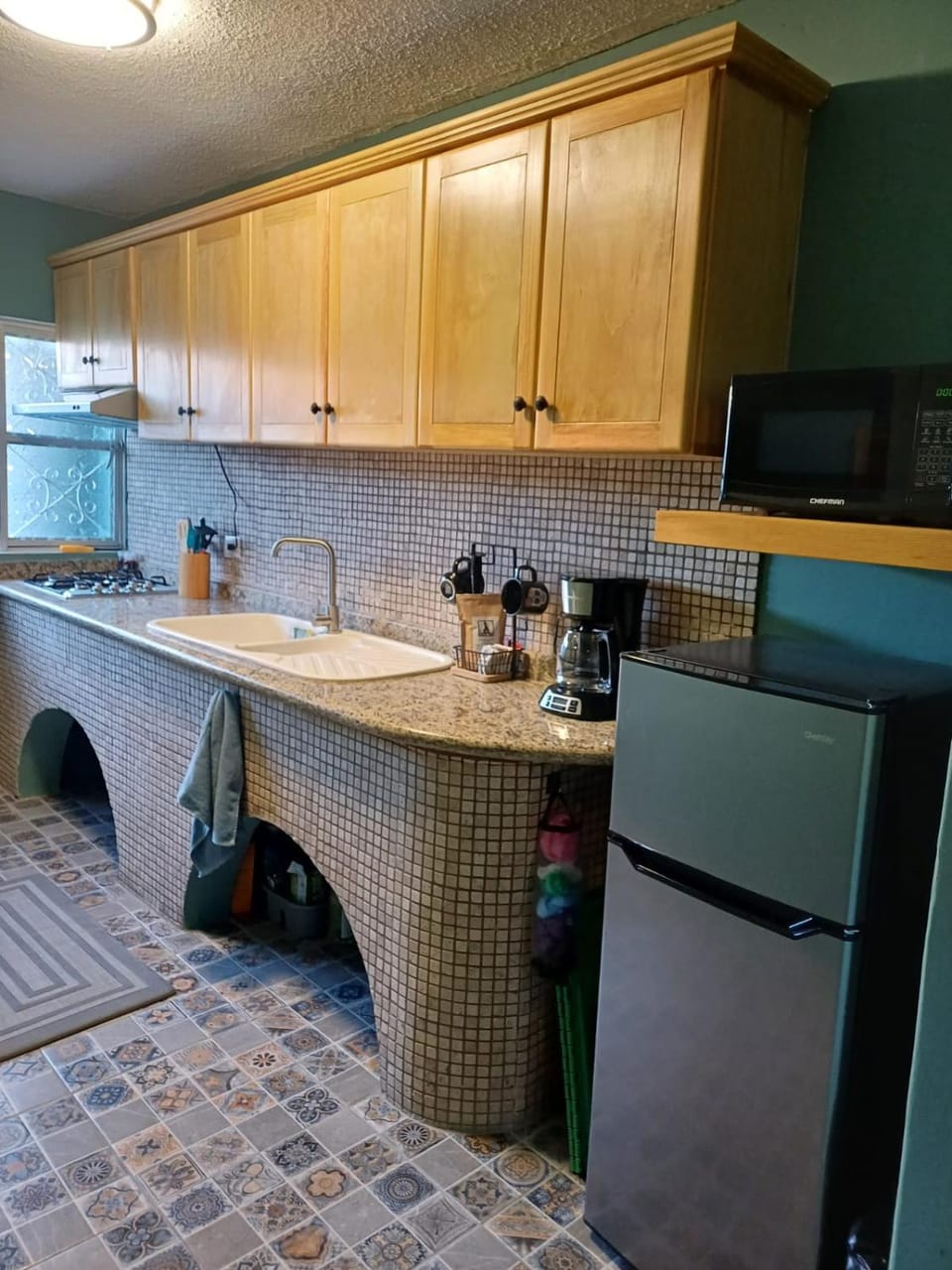 Coffee/tea facilities, Kitchen or kitchenette, microwave, stove