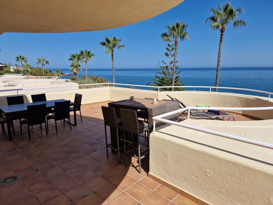 Natural landscape, View (from property/room), Balcony/Terrace, Seating area, Dining area, Sea view