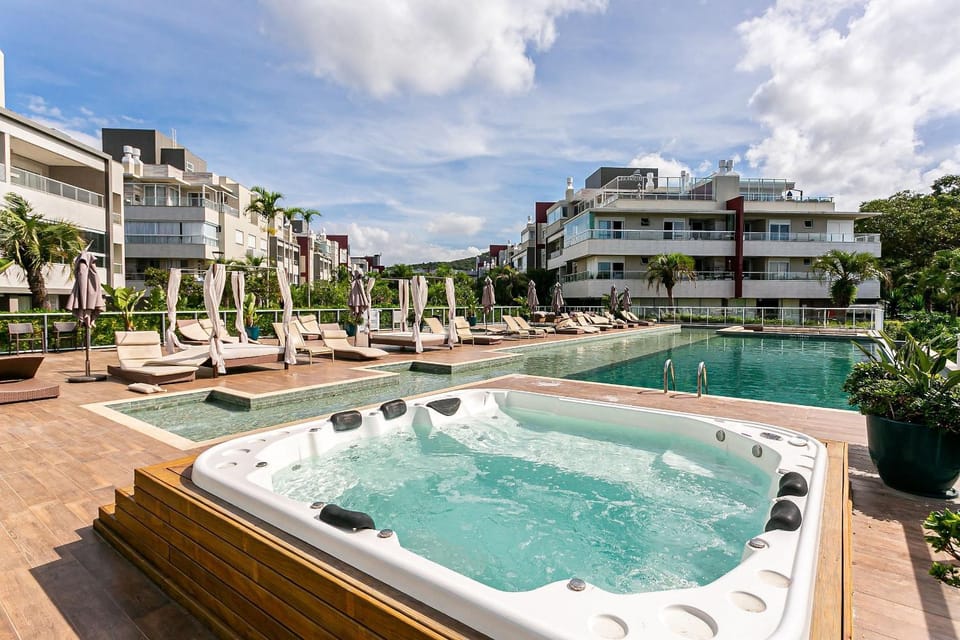 Hot Tub, Swimming pool