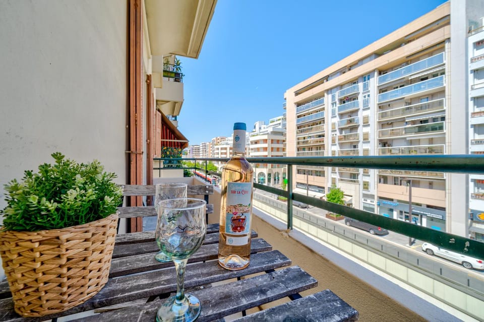 Property building, Day, View (from property/room), Balcony/Terrace, City view