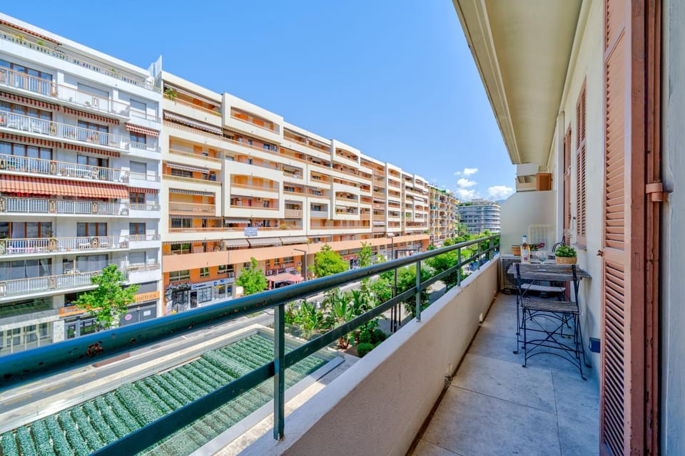Property building, Day, View (from property/room), Balcony/Terrace