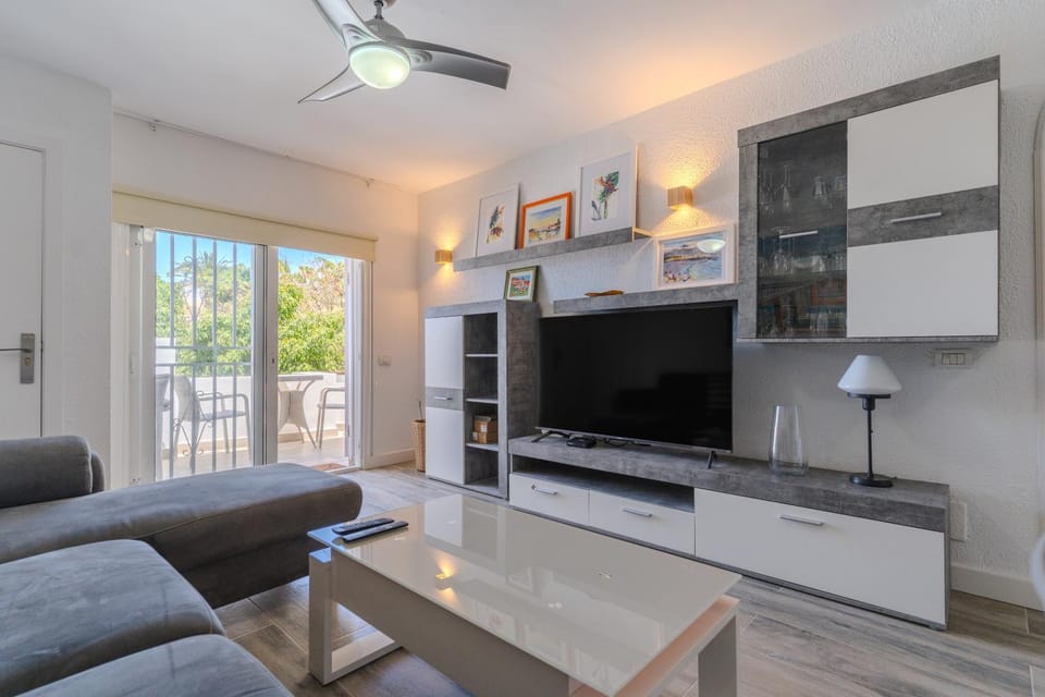 Communal lounge/ TV room, Kitchen or kitchenette, Living room, Dining area