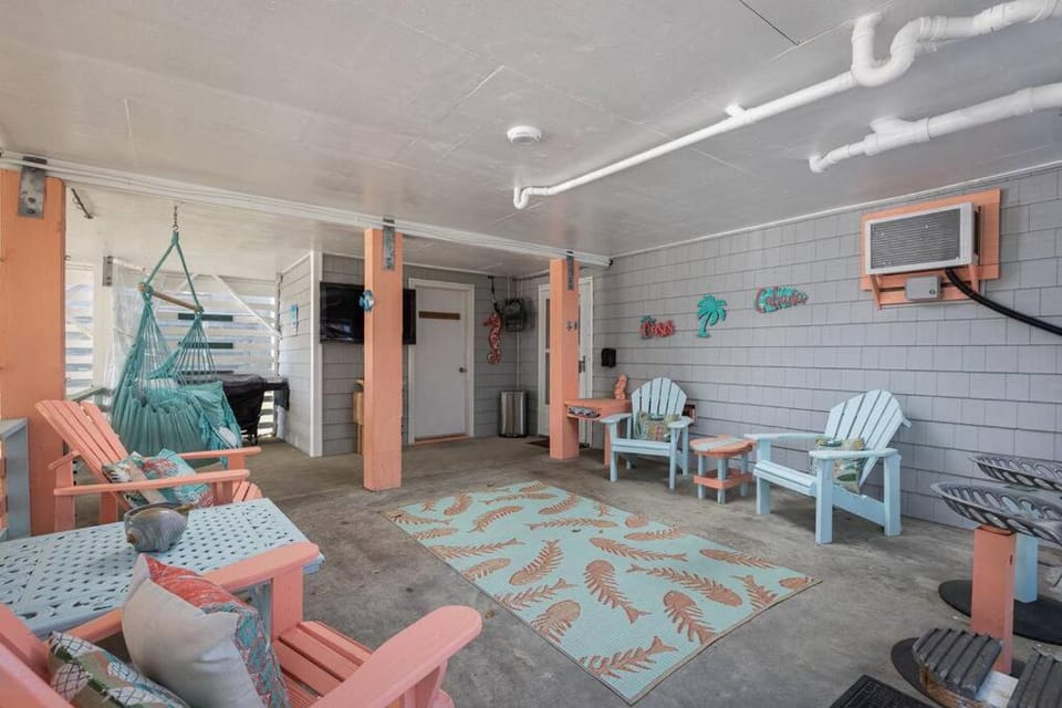 3min Walk to Beach Hot Tub Yard Near Shops House in Kill Devil Hills