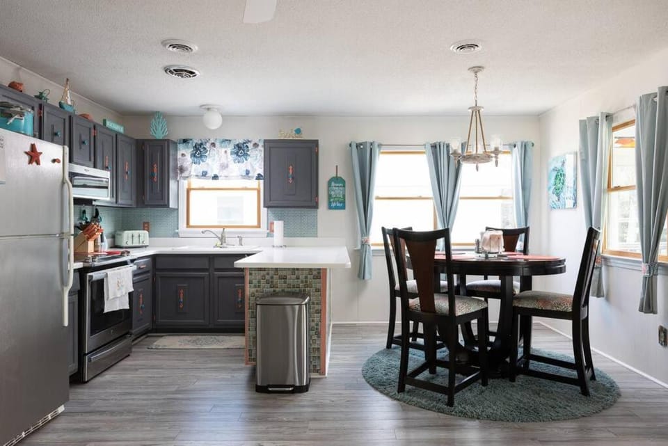 3min Walk to Beach Hot Tub Yard Near Shops House in Kill Devil Hills
