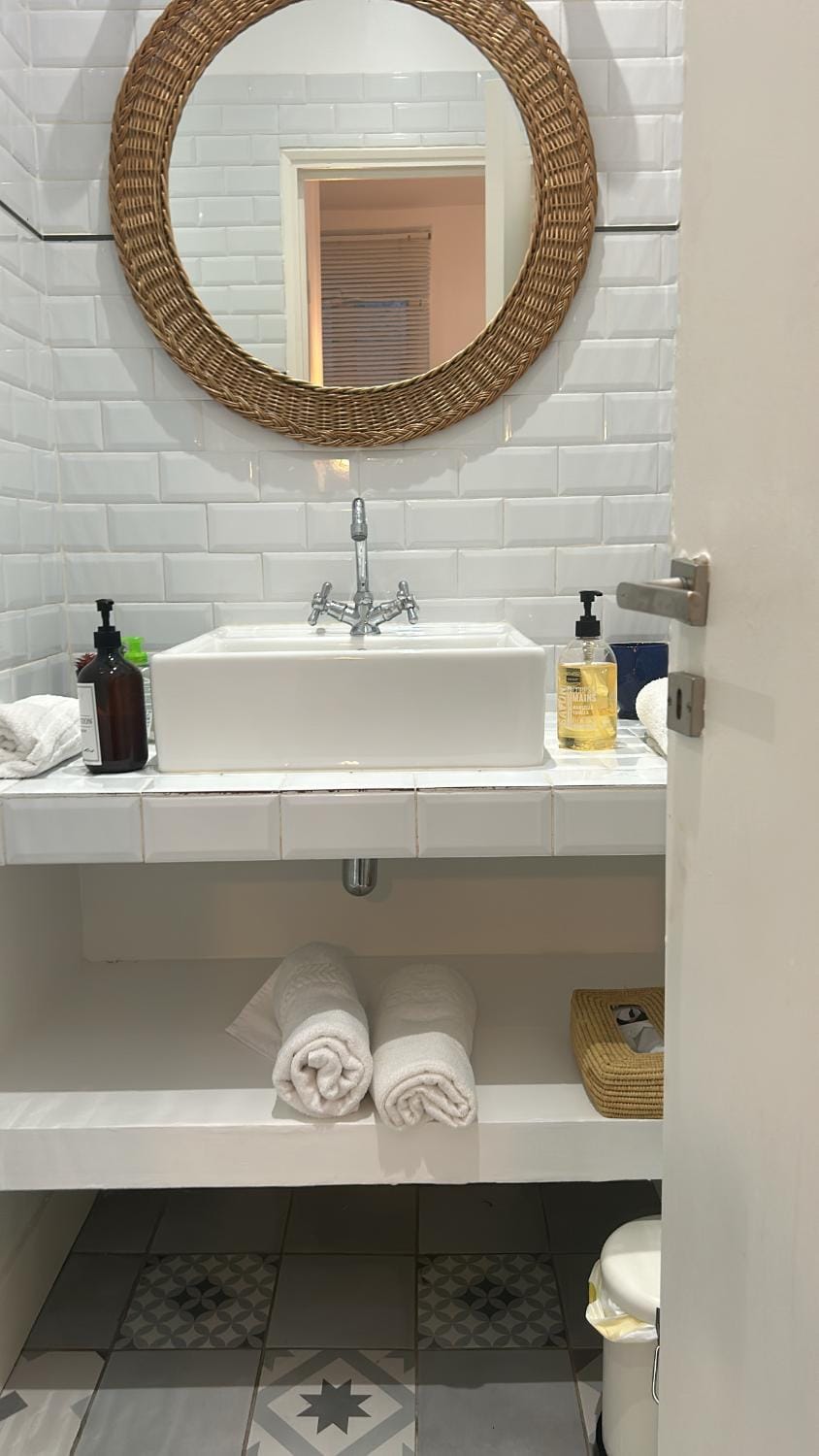 Bathroom, towels