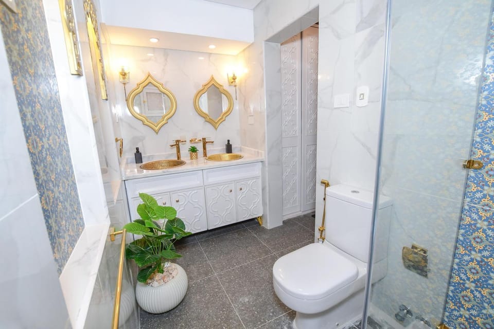 Shower, Toilet, Bathroom, internet, internet, towels, towels
