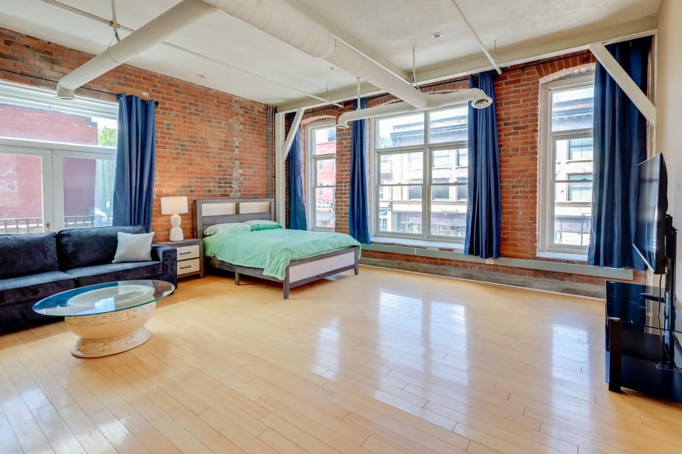Prime Old Market Location: Walkable Omaha Condo! House in Omaha