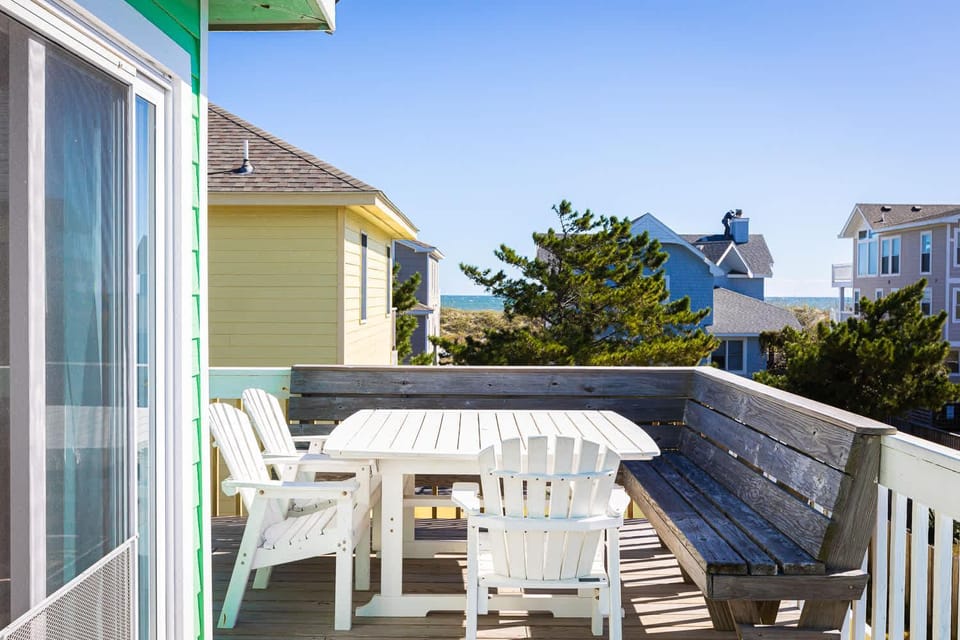 1 min walk to the beach with pool an hot tub House in Corolla
