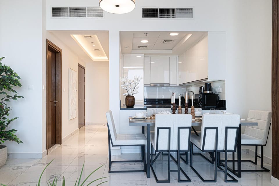 Kitchen or kitchenette, Living room, Seating area, Dining area