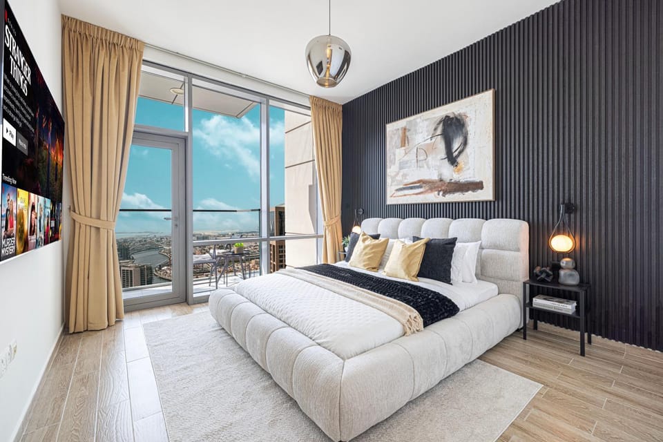 Bed, TV and multimedia, Photo of the whole room, Seating area, Bedroom
