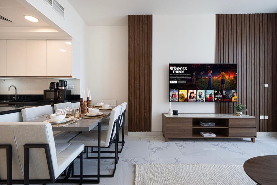 Coffee/tea facilities, Kitchen or kitchenette, Living room, Seating area, Dining area