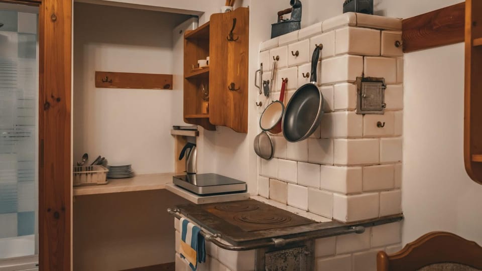 Kitchen or kitchenette, pet friendly, stove