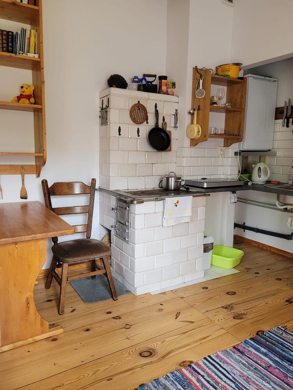 Kitchen or kitchenette, Dining area, stove