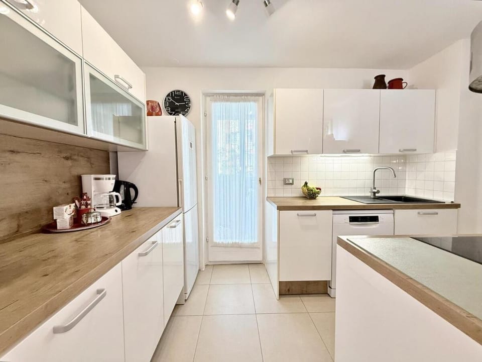 Kitchen or kitchenette, dishwasher, oven, stove