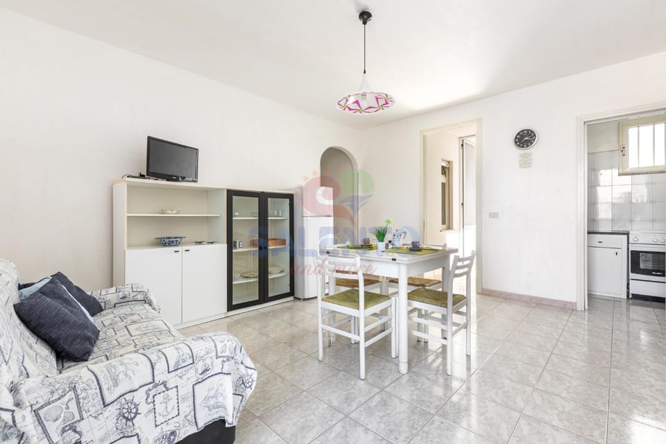 Communal lounge/ TV room, TV and multimedia, Kitchen or kitchenette, Living room, Seating area, Dining area, Evening entertainment, oven, stove