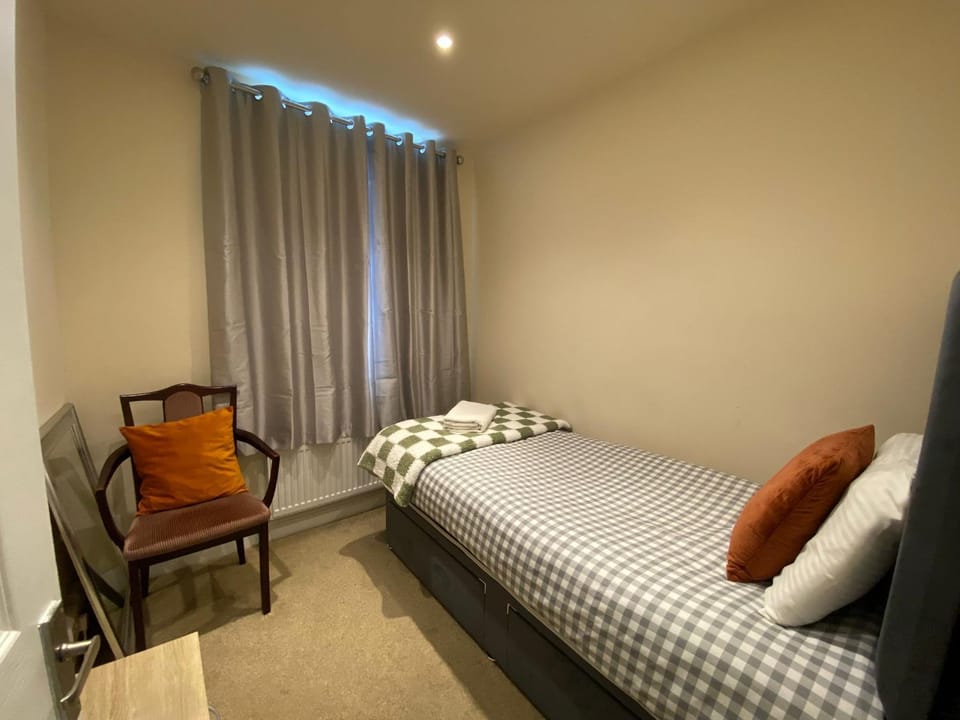 Modern 2 bed ground floor flat Apartment in Watford