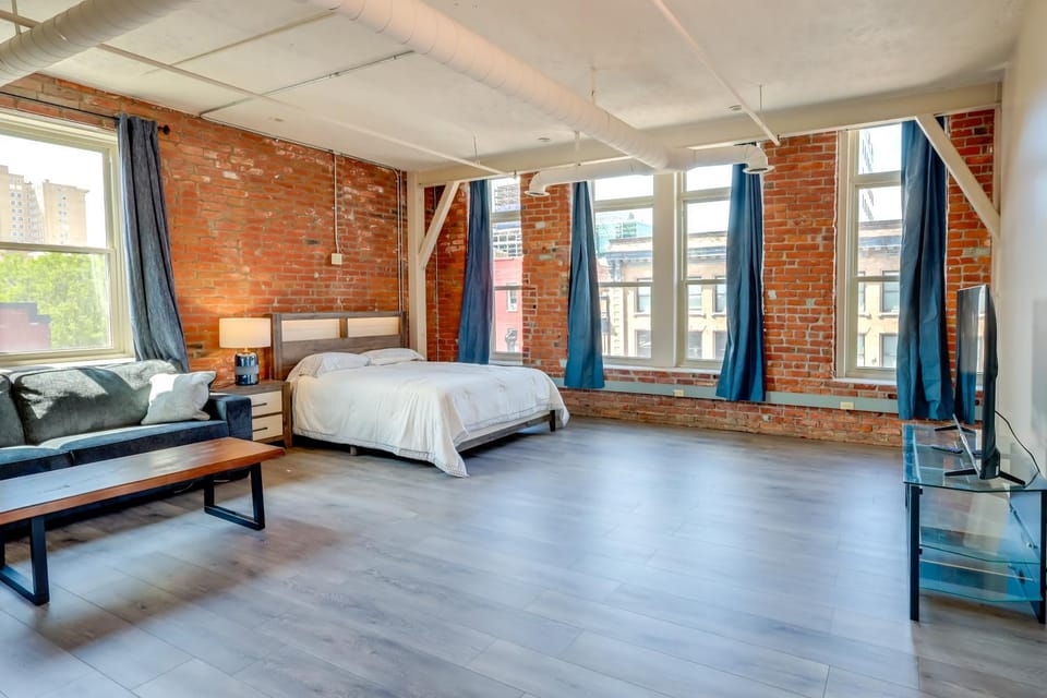 Steps to Shops & Eats: Dtwn Omaha Gem! House in Omaha