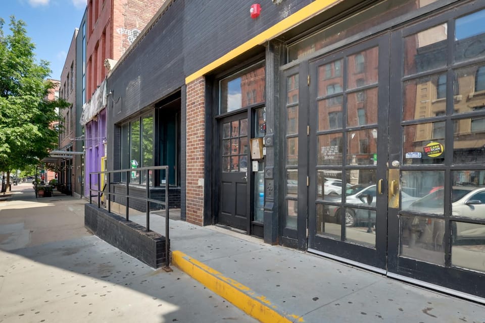 Steps to Shops & Eats: Dtwn Omaha Gem! House in Omaha