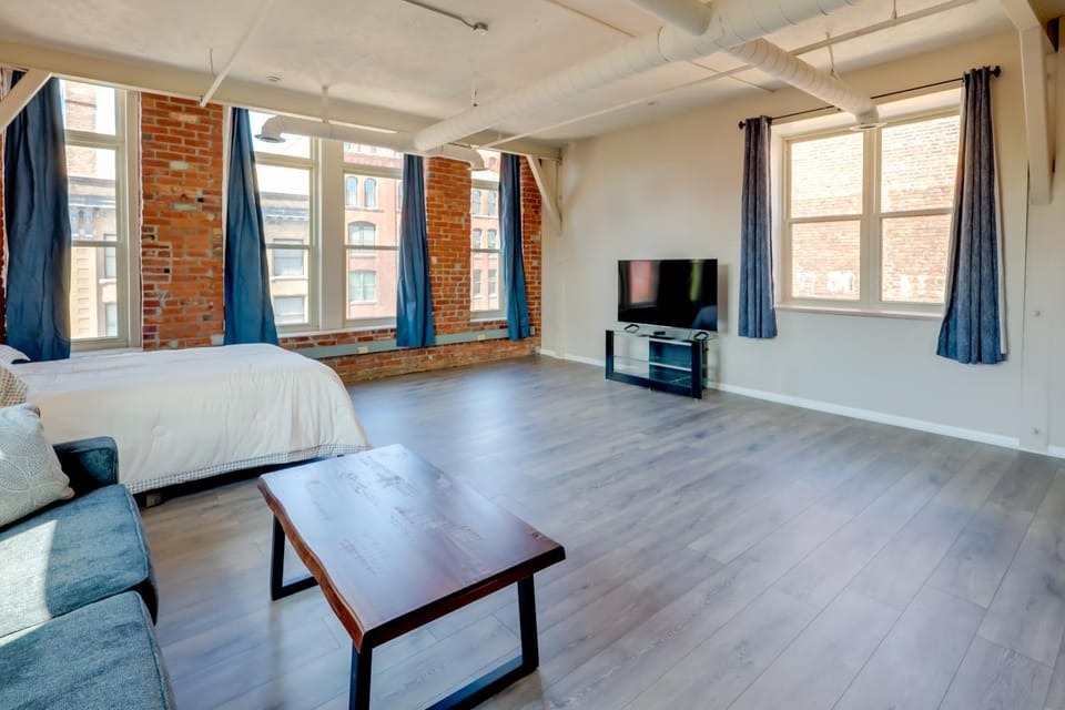 Steps to Shops & Eats: Dtwn Omaha Gem! House in Omaha
