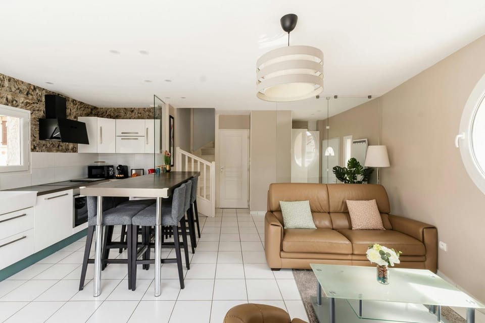 Lounge or bar