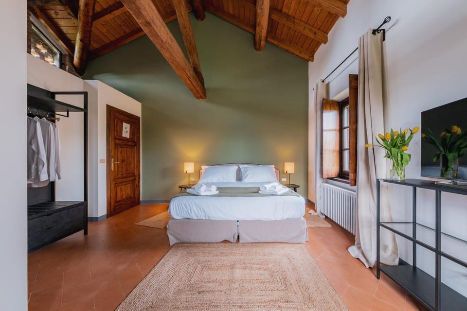 Bed, Photo of the whole room, Bedroom, towels, wardrobe