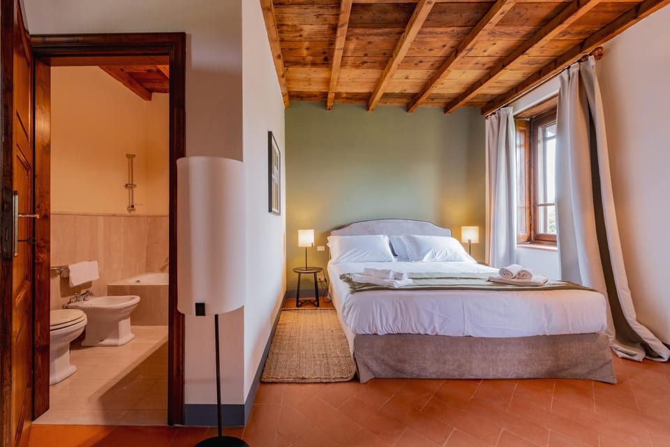 Bed, Bathroom, Photo of the whole room, Bedroom