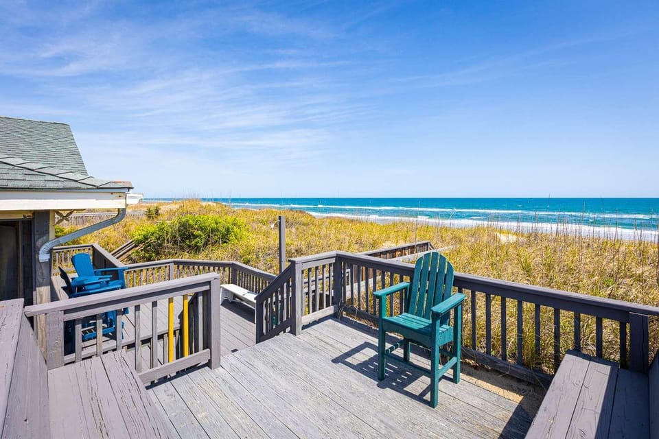 Newly Renovated Oceanfront Cottage House in Nags Head