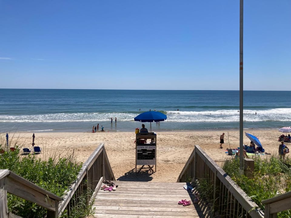 Downtown Duck Resort Perks Ocean Views & Hot Tub House in Duck