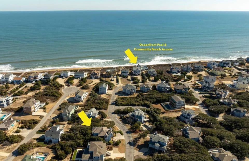 Downtown Duck Resort Perks Ocean Views & Hot Tub House in Duck