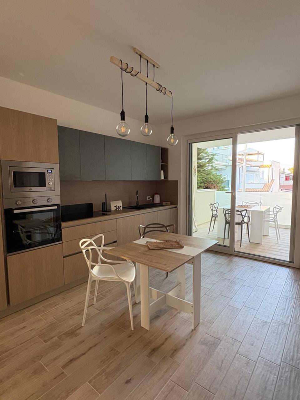 Kitchen or kitchenette, Dining area, dishwasher