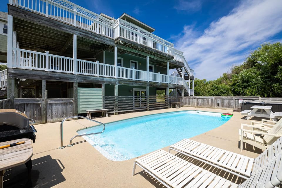 Third Row Whalehead Home with Pool and Spa Sleeps 22 House in Corolla