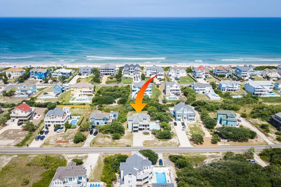 Third Row Whalehead Home with Pool and Spa Sleeps 22 House in Corolla