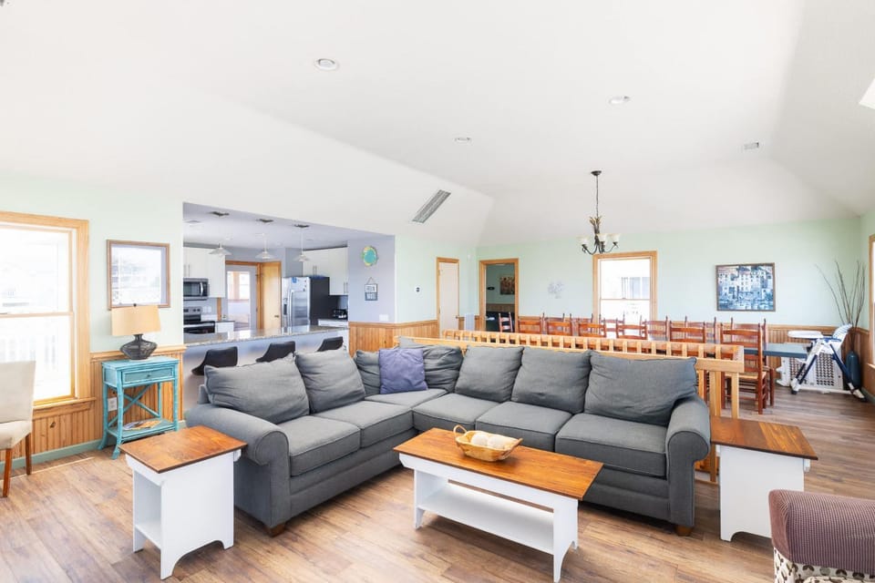 Third Row Whalehead Home with Pool and Spa Sleeps 22 House in Corolla