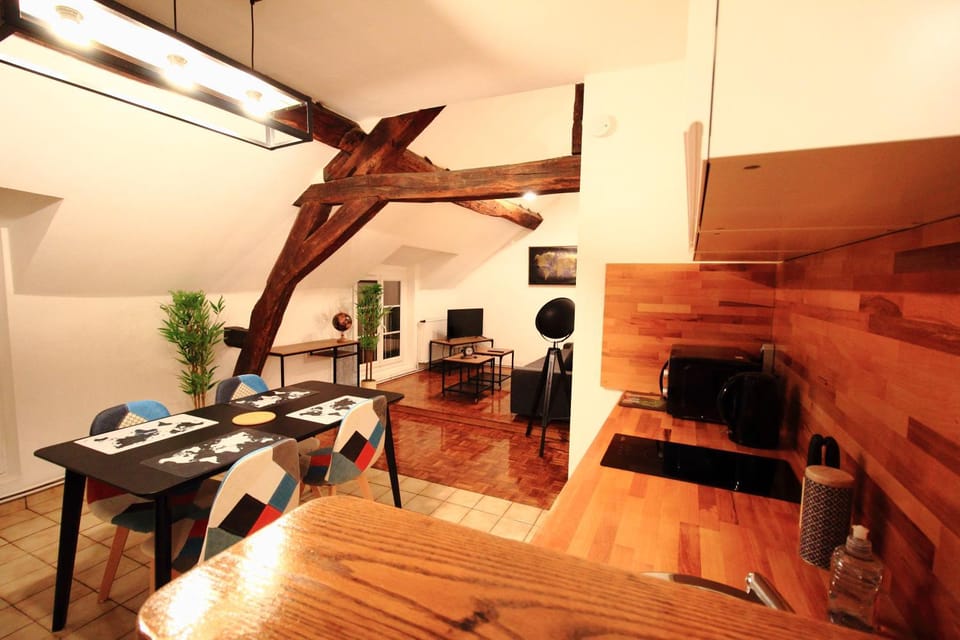 TV and multimedia, Kitchen or kitchenette, Living room, Seating area, Dining area