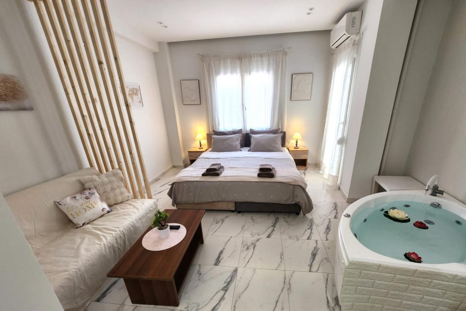 Bed, Living room, Photo of the whole room, Seating area