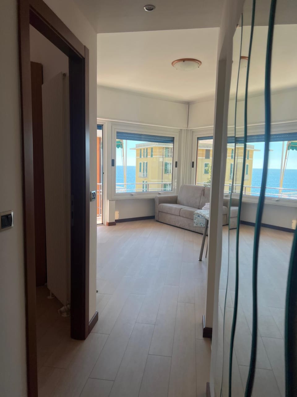 WELCOME RIVIERA-Primavera 1A- Vista mare- spazioso e comodo appartamento-2 bagni-wifi-aria condizionata in ogni stanza-garage a pagamento 15 euro al giorno Apartment in Rapallo