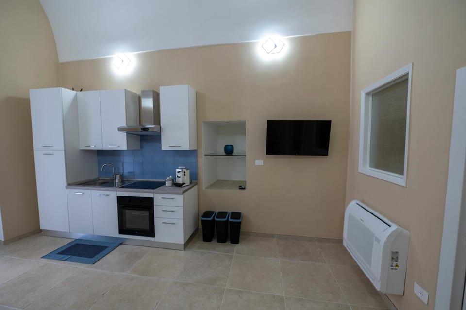 Kitchen or kitchenette, oven, stove