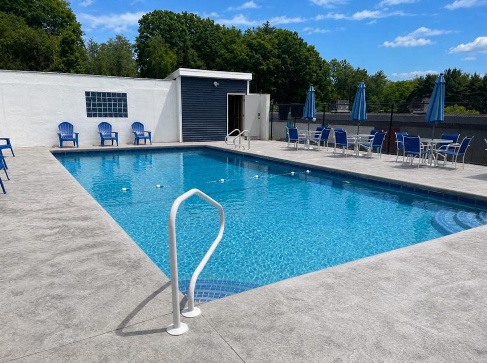 Day, Pool view, Swimming pool, sunbed