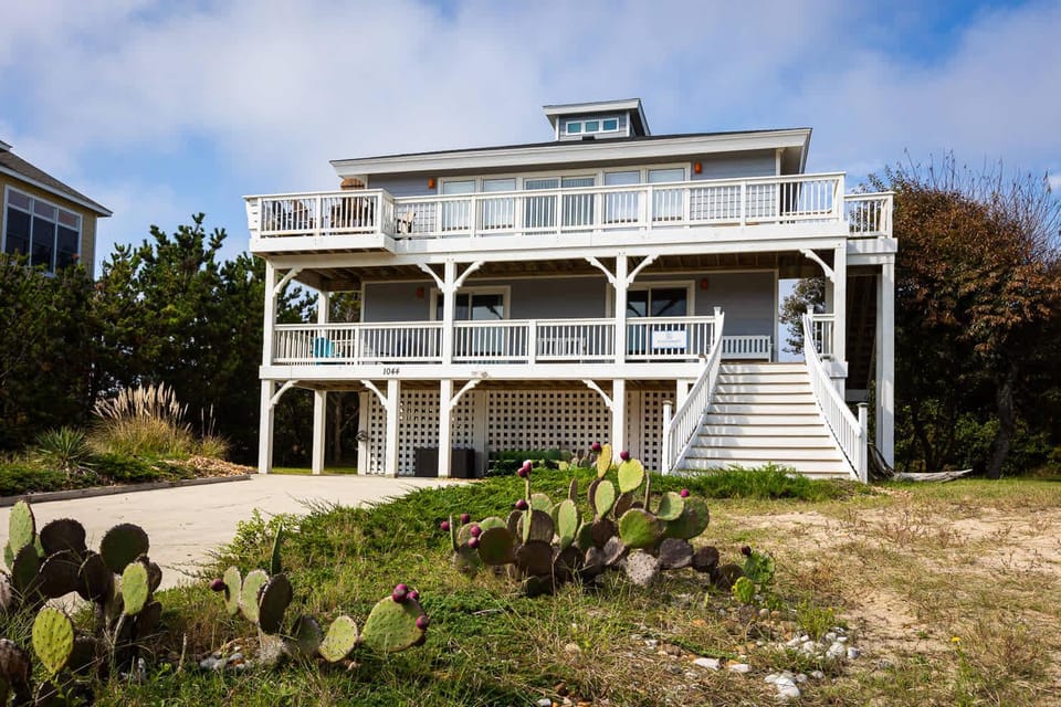 Semi-Oceanfront with Heated Pool Cabana Ocean Views House in Corolla