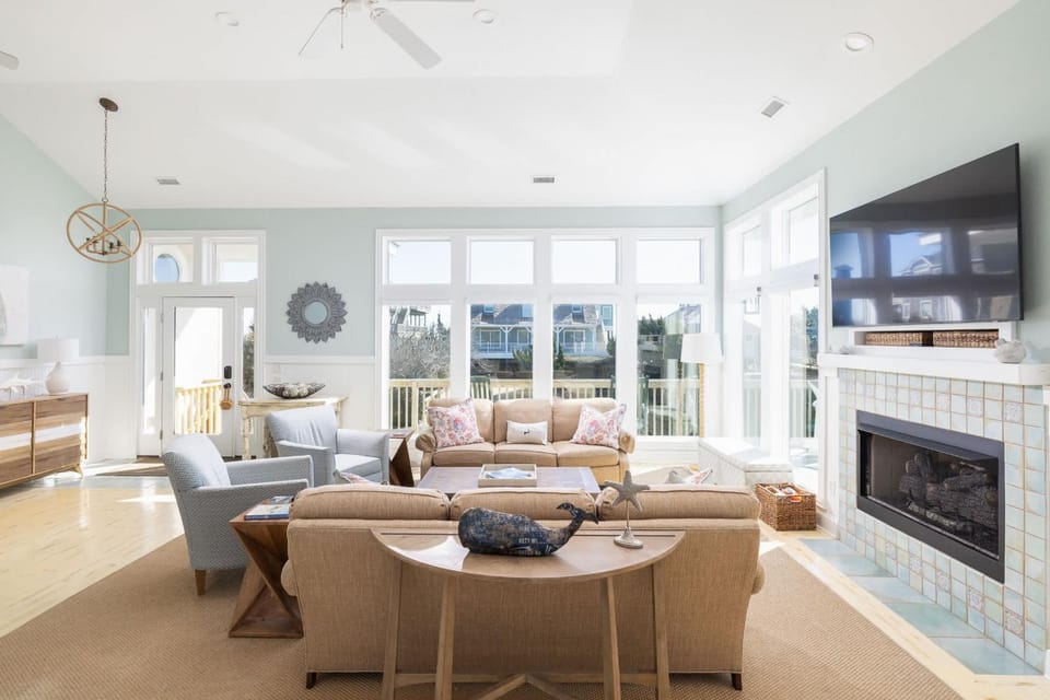 New Listing Semi Ocean Front with Pool & Hot Tub House in Duck